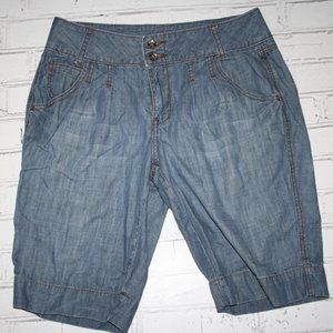 👖 a.n.a Bermuda Jean Shorts – Size 8 Classic Cut · Everyday Comfort ·